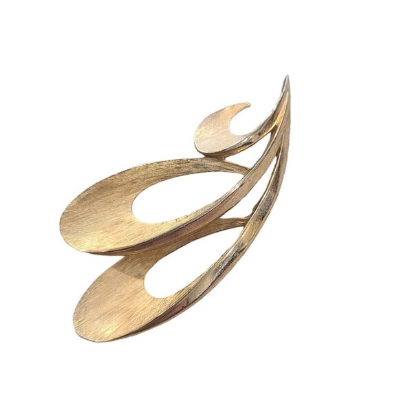Vintage Trifari Brushed Gold-tone Brooch - Picture 3 of 6